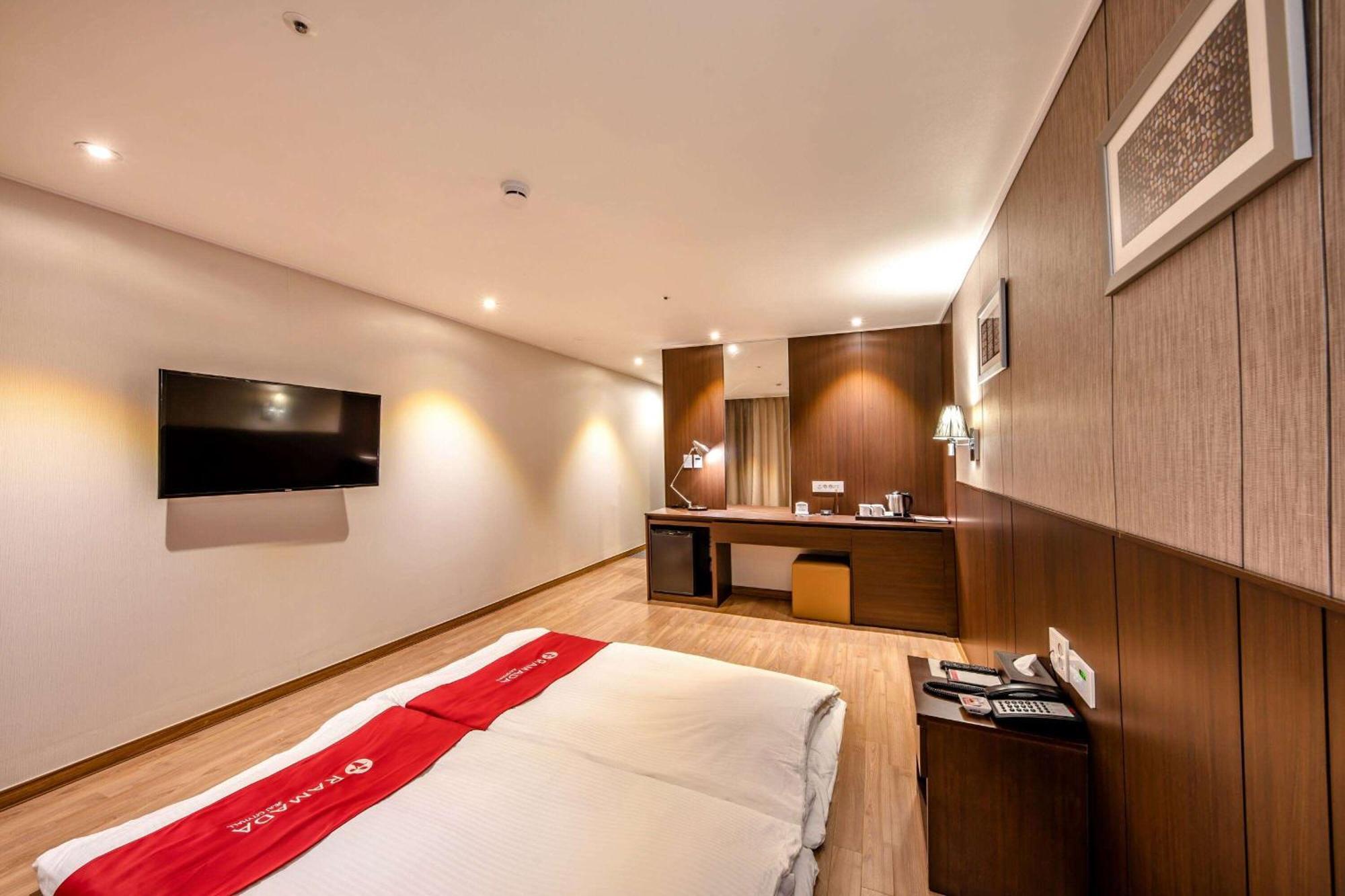 Ramada By Wyndham Jeju City Hall Kültér fotó