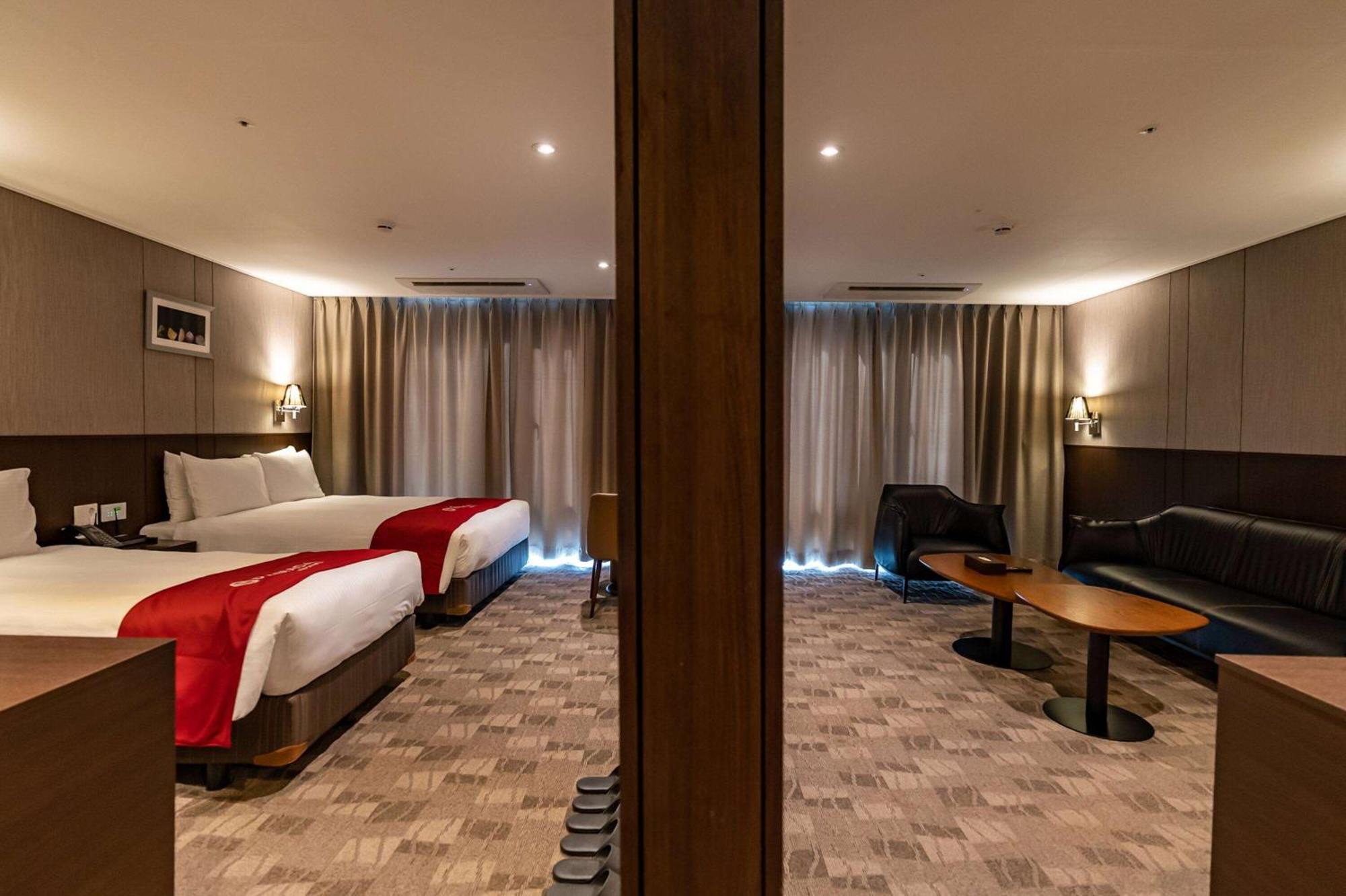 Ramada By Wyndham Jeju City Hall Kültér fotó